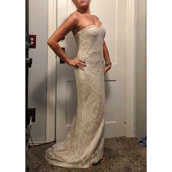 Wedding dress - Picture 2 of 4